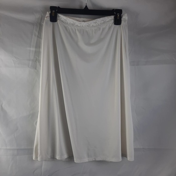 Wonens Vasserette half slip w/ side split  Med - Picture 1 of 4